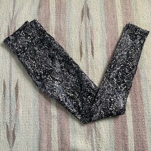 🧹Clean Out 🧹Spanx Snakeskin Leggings
